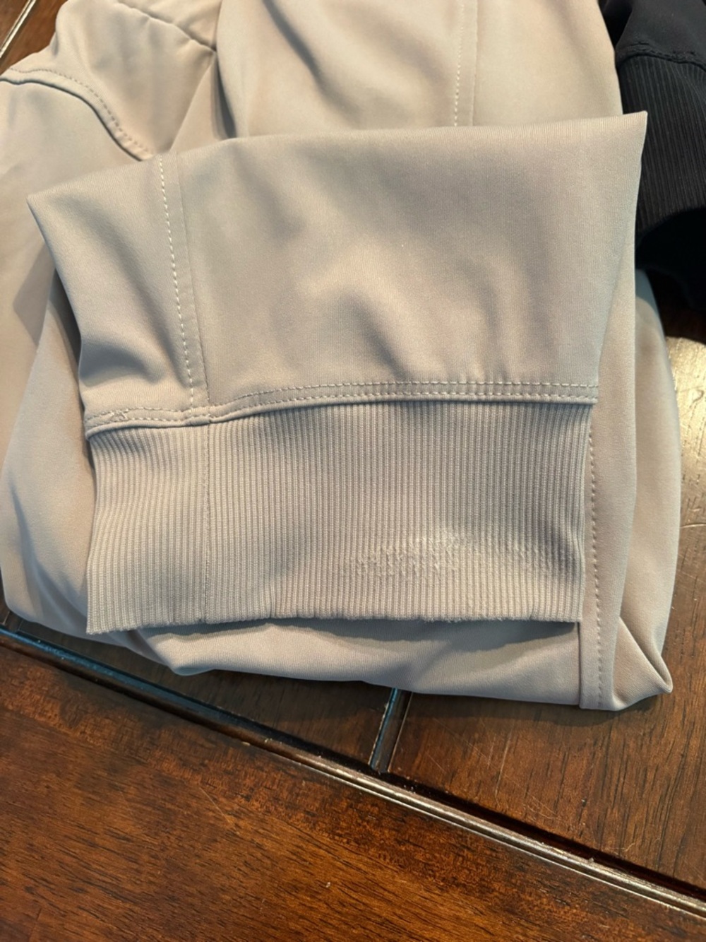 Women’s Drawstring Travel Joggers in Black and Light Gray Size M - Picture 5 of 7